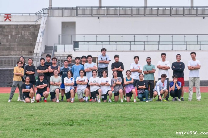 常州纺织服装职业技术学院飞盘队来我校交流